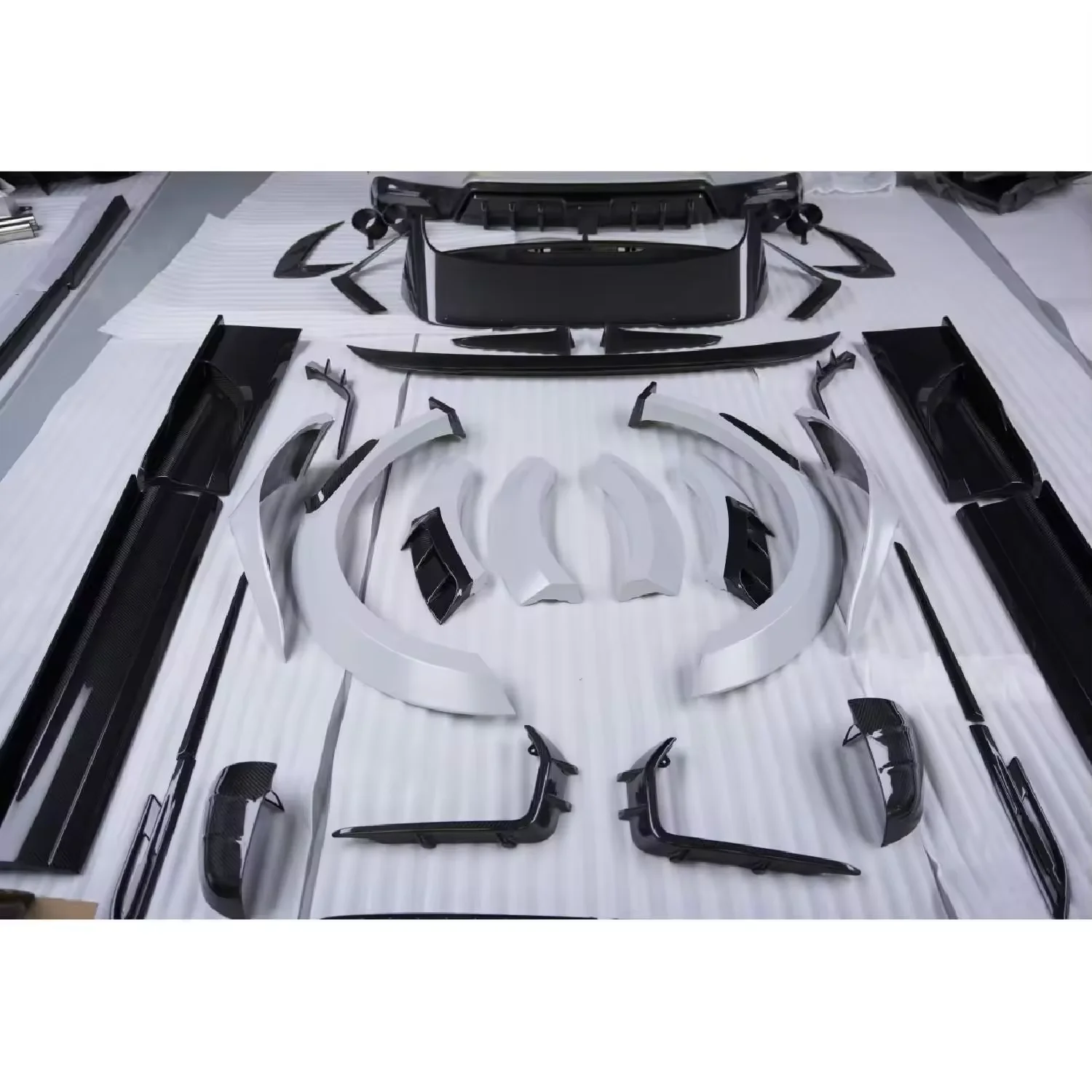 طقم هيكل من ألياف الكربون الجافة طراز M عالي الجودة مصدات شفة ممتصة للصدمات لسيارة Bentley Bentayga