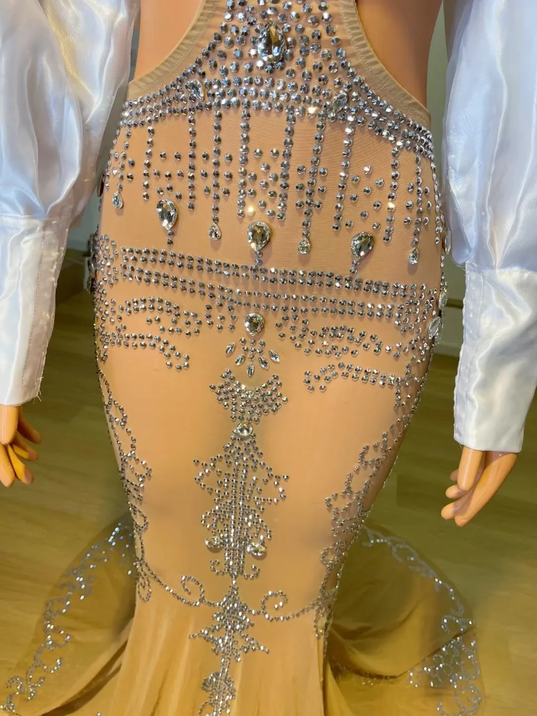 Vestido largo calado con espalda descubierta y mangas abullonadas blancas sexis con diamantes de imitación brillantes desnudos para mujer, ropa de Reina de boda de noche a la moda