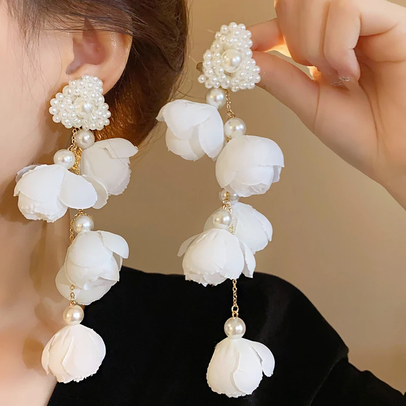 Pendientes largos con flecos de flor blanca, pendientes colgantes de cristal con perlas de imitación para mujeres y niñas, joyería delicada para fiesta y boda