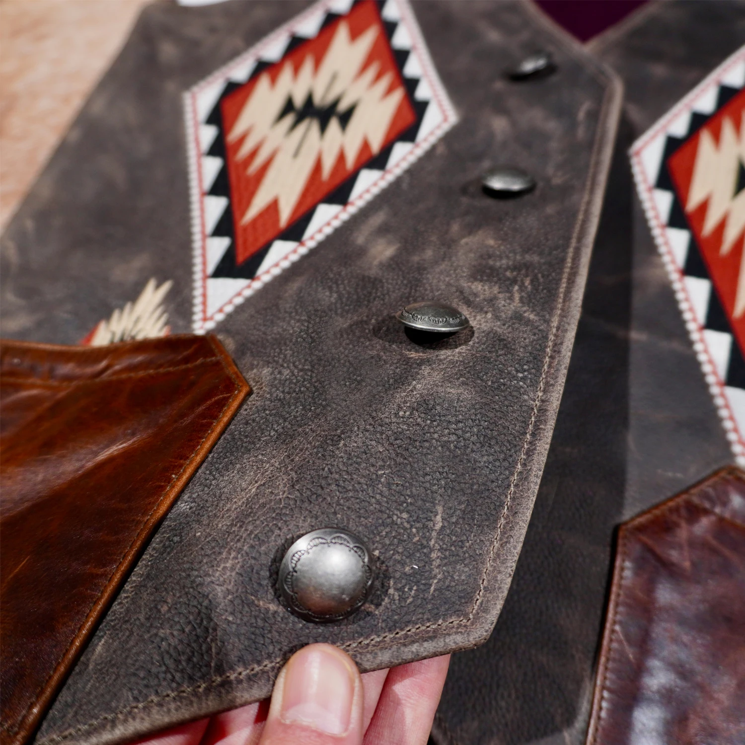 خياط براندو الأمريكية خمر نافاجو النمط الغربي المطرزة خمر سترة جلدية كلاسيكية للرجال #3