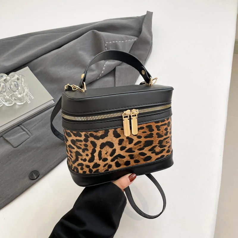 

​ ​ 2025 Новая повседневная нишевая сумка через плечо для женщин, многосторонняя сумка через плечо, модная сумка для ежедневных поездок и повседневного использования ​