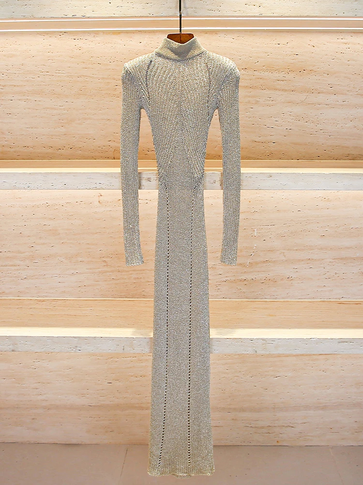 فستان طويل أنيق محبوك بتصميم مفرغ وياقة عالية للنساء في موسم الشتاء، قصة A-line وخصر مرتفع