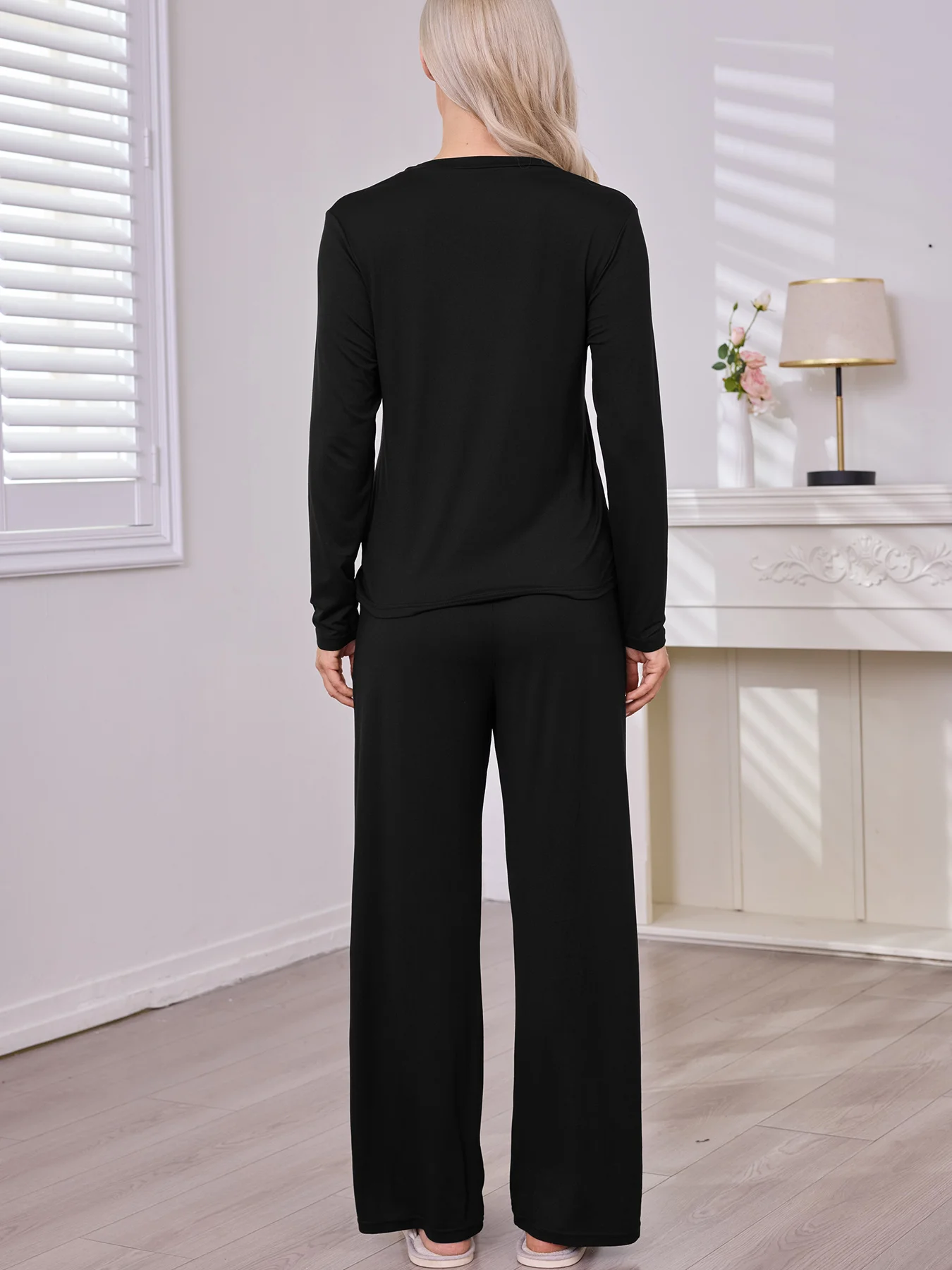 طقم بيجامة نسائي فائق النعومة ورقبة على شكل حرف V #2