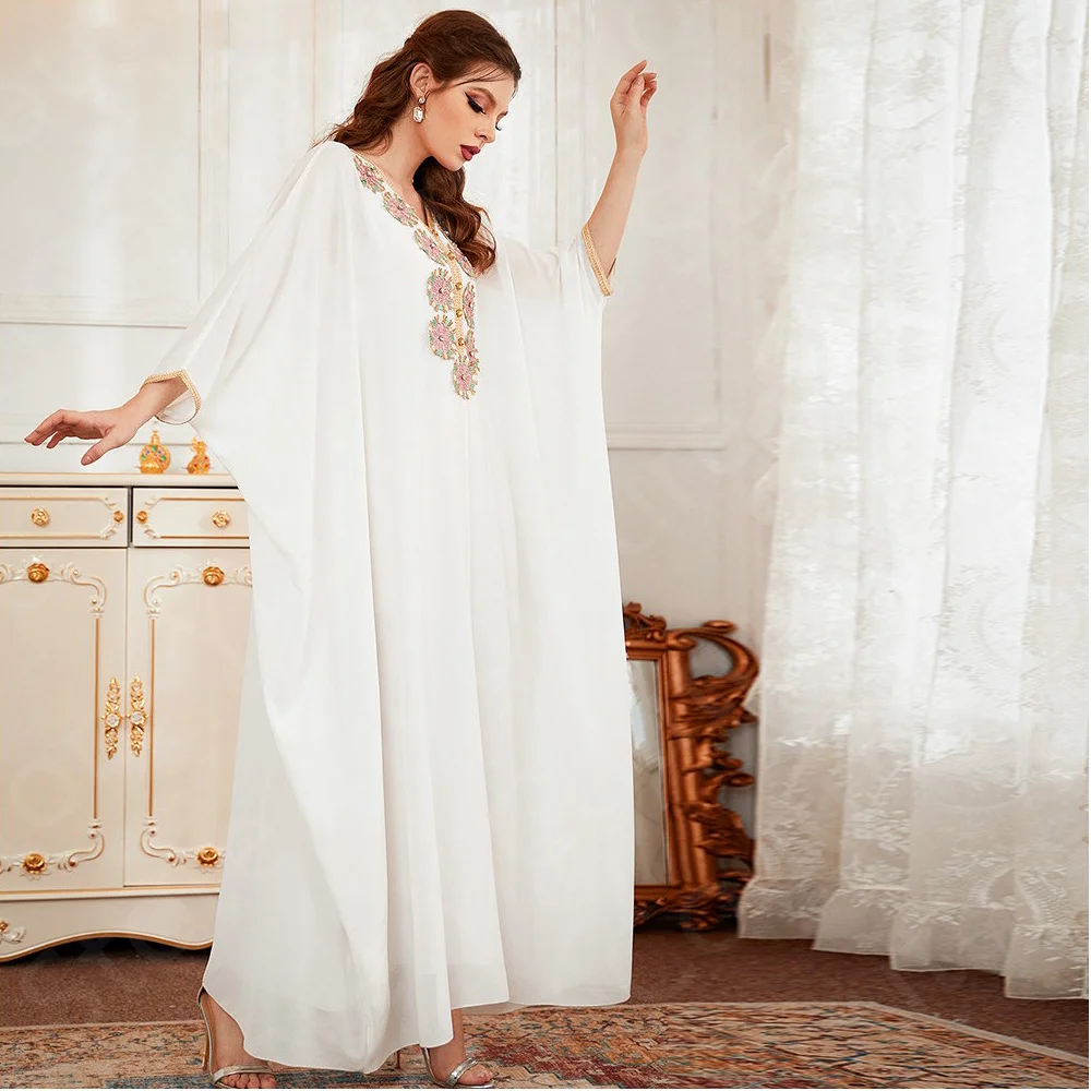 Charming Muslim Prom Dresses White Evening Gowns Long Sleeve Saudi Arabic Birthday Party Dress Beaded Robe de Soiree V Neckline