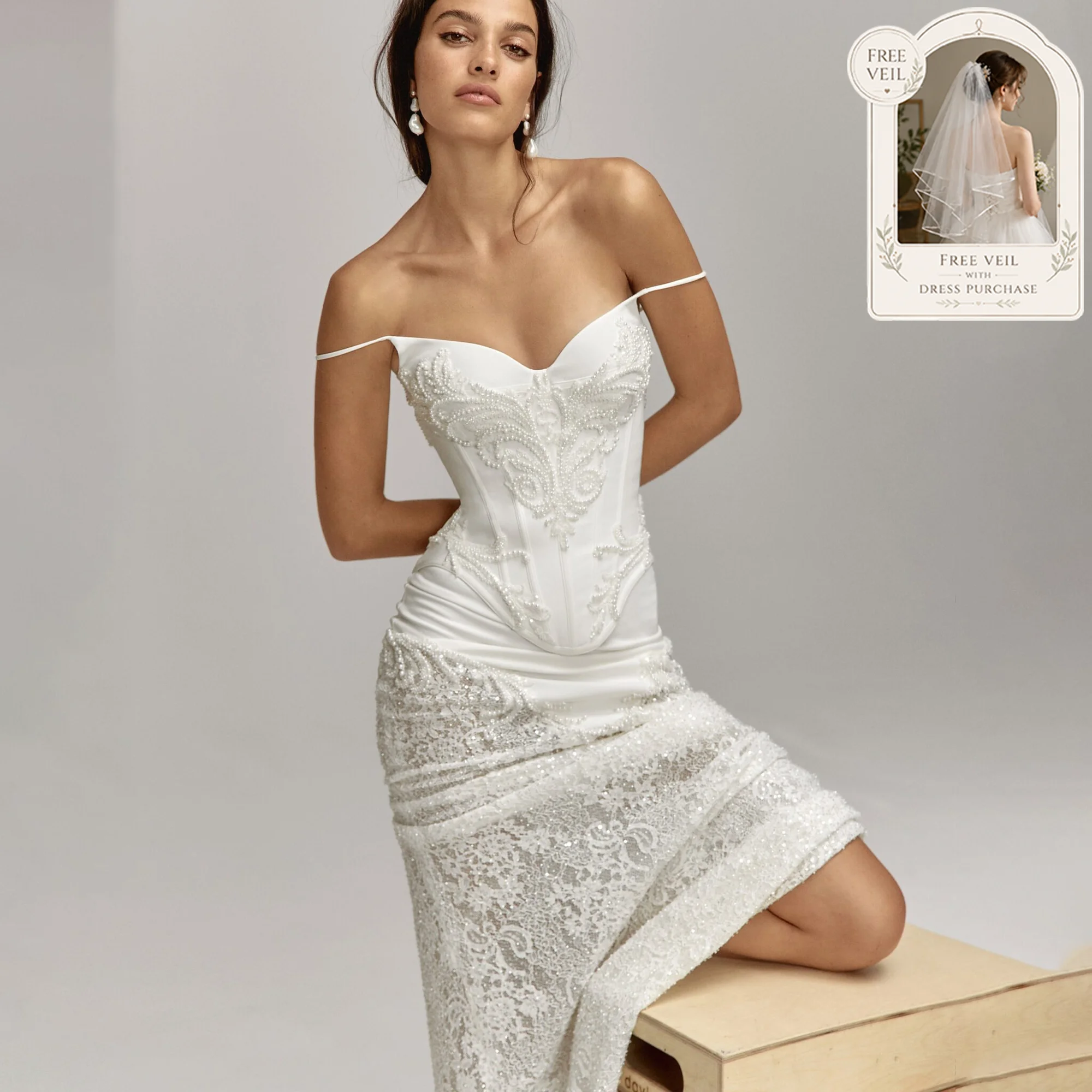 

Spaghetti Strap Sweetheart Wedding Dress Beaded Lace Applique Lace Up Back Bridal Gown Slit Sweep Train Wedding Dress