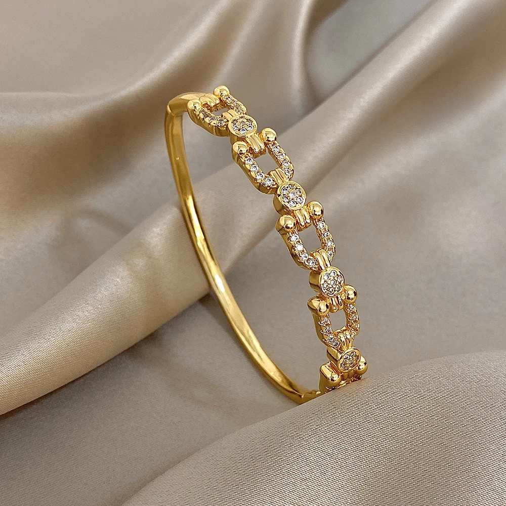 

Freetry Luxury Zircon Gold Plated Bracelet for Women Elegant Retro Hollow Geometry Horseshoe Bangle Bracelet Party Jewelry Gift