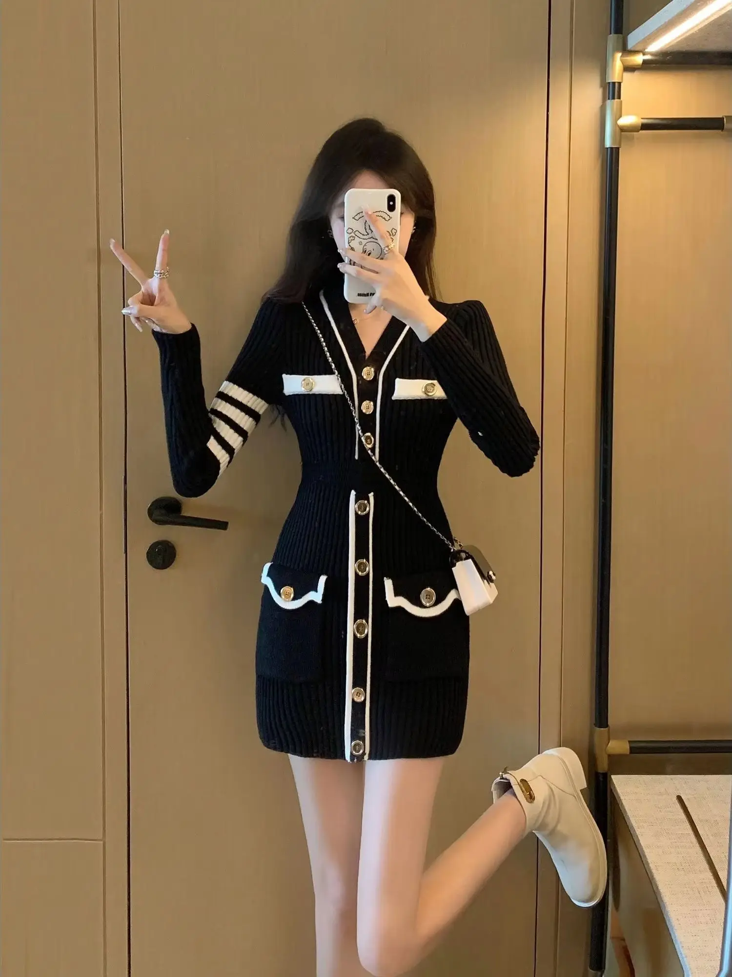 

Women's Preppy Style Long-Sleeved V-Neck Sweater Dress, Korean Fashion Design, Slim Knitted Short Dress, Pocket Button, 2025