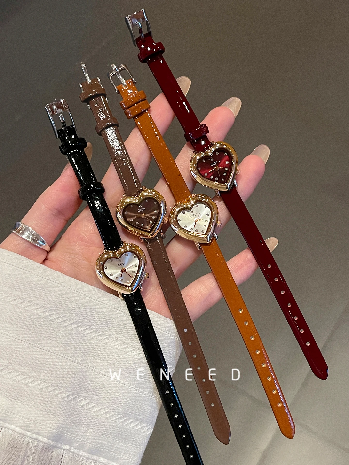 ساعة نسائية كلاسيكية ذات قرص صغير بتصميم فاخر على شكل قلب، ساعة بحزام جلدي رائعة ومدمجة، هدية مثالية للنساء. #1