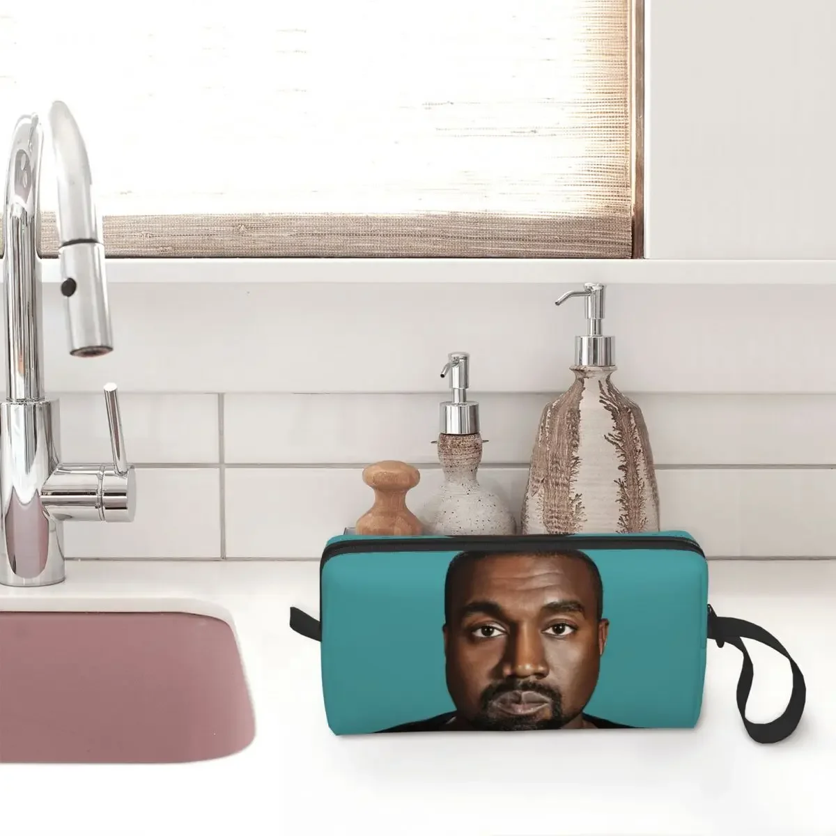 Bolsa de maquillaje divertida Kanye West Meme para mujer, organizador de cosméticos de viaje, rapero de moda, productor de música, bolsas de aseo de almacenamiento