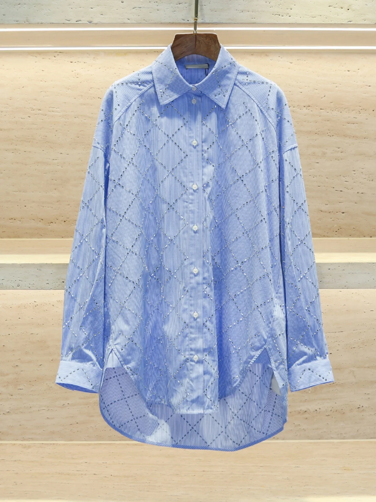 

Женская блузка с синими стразами и полосками, премиум-класса, осенняя коллекция 2025, из хлопка и льна, прямого кроя, с длинным рукавом, на пуговицах