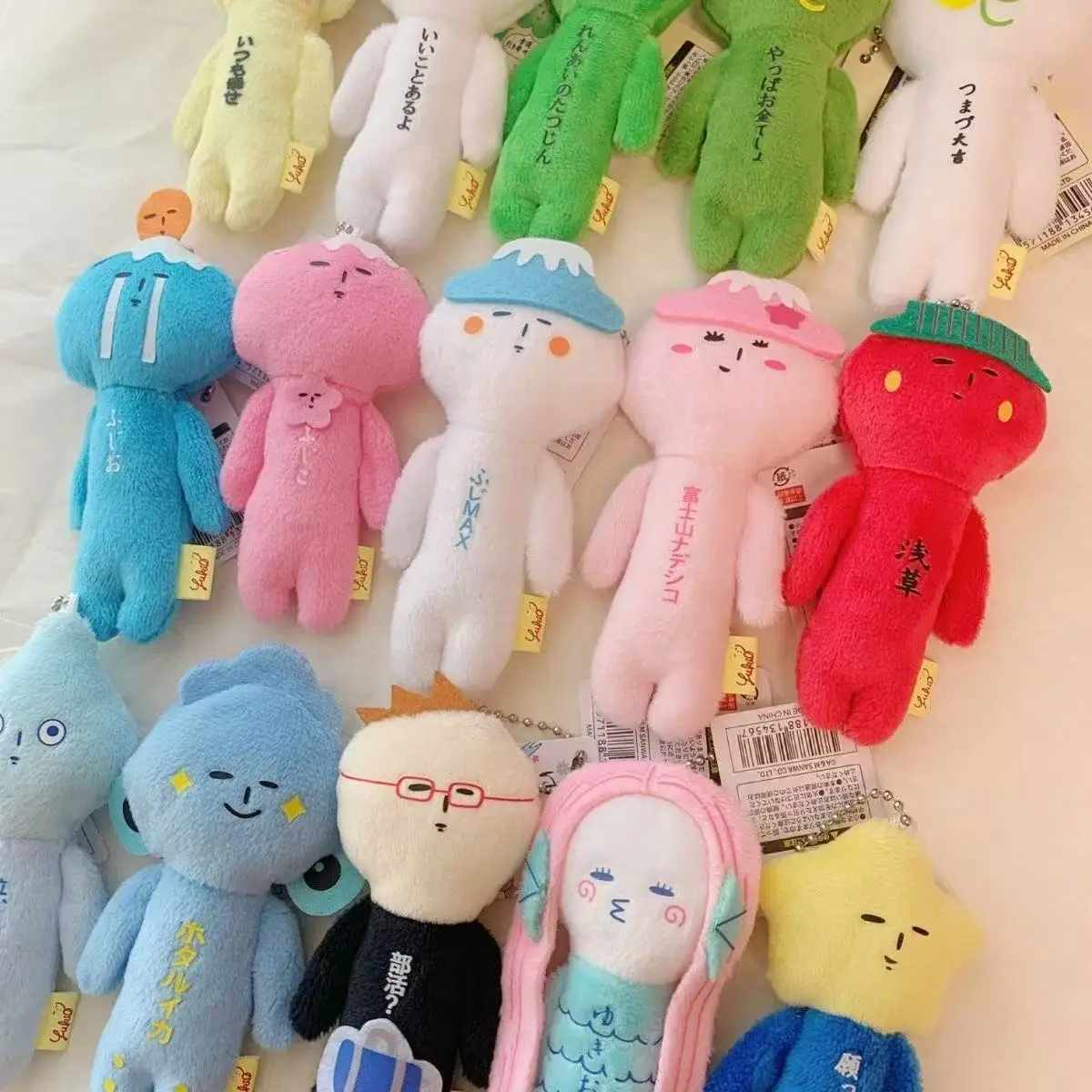 Neuer Yukio Lustiger Plüsch-Schlüsselanhänger Japanische Cartoon-Puppe Taschenanhänger Ausgefallenes Reise-Souvenir Geschenk für Jungen Mädchen Fans