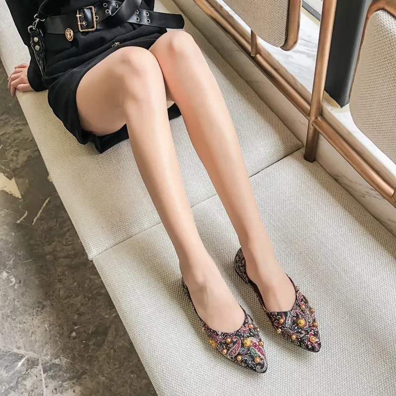 2024 Pointed Toe Women Flat Rhinestones Loafers Autumn Rivets Classic Ladie Flats Shoes Women's Ballet Flats Soft Boat Shoes