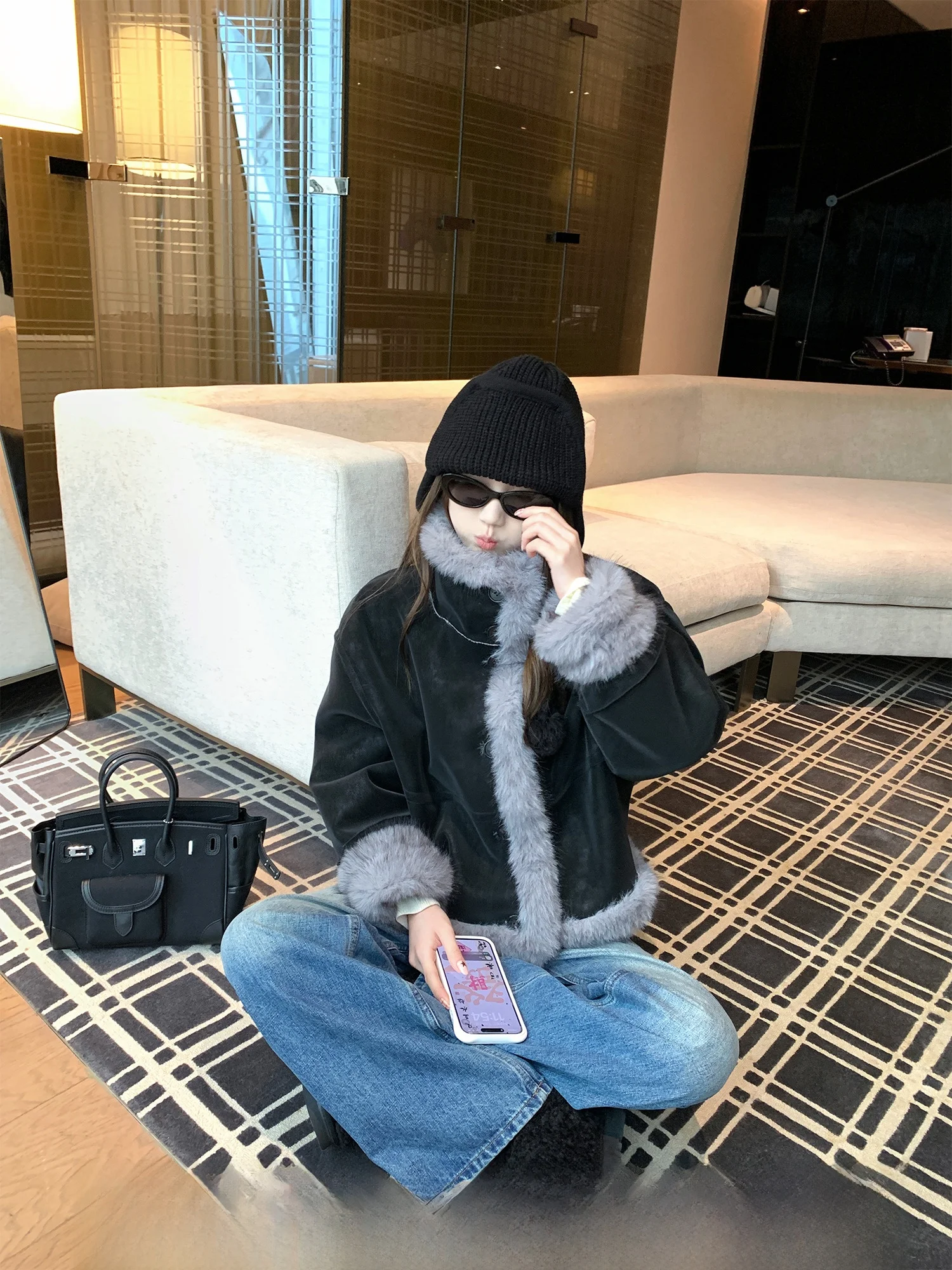 

Корейская женская куртка из искусственного меха с интегрированной кожаной и меховой отделкой, теплая, с высоким воротником, длинными рукавами, для повседневной носки