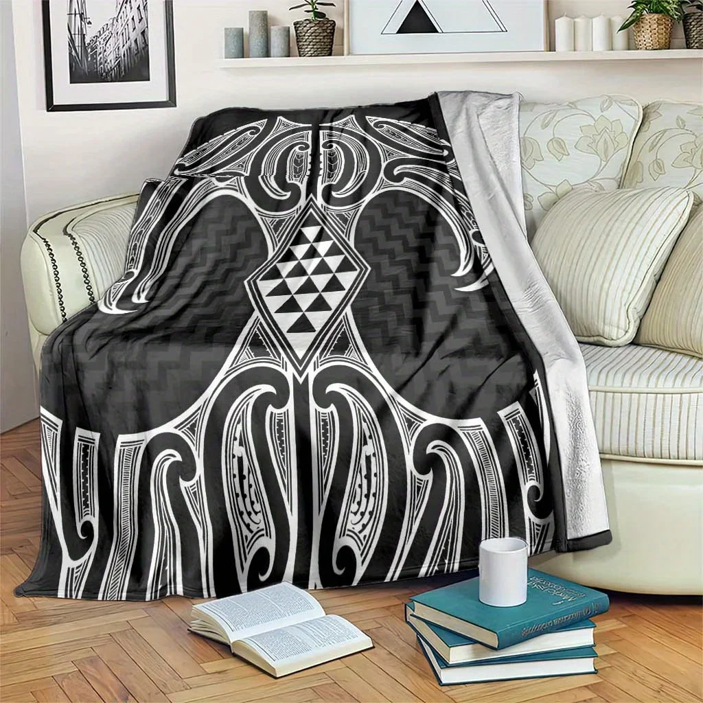 Custom 1pc Black Kara Kura Maori Tattoo Art Blanket - Ultra-Soft Flannel, Quick-Dry & Lightweight, Contemporary Maori Design Wit
