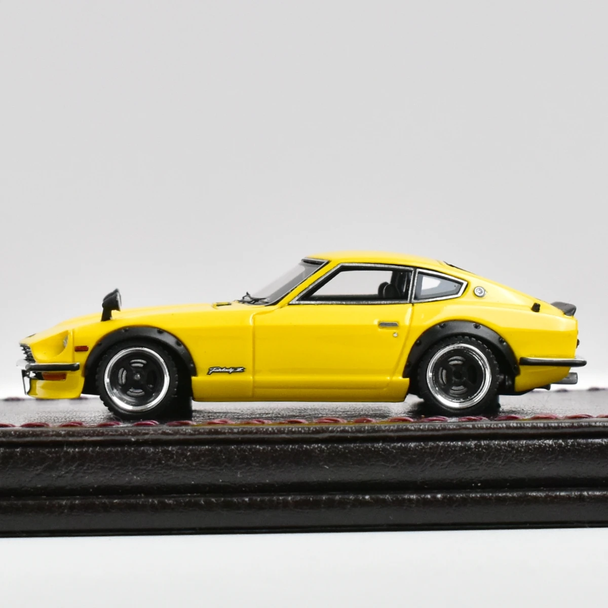 

IG 1:64 Trendy FAIRLADY S30 Miniature Resin Diecast Model Car