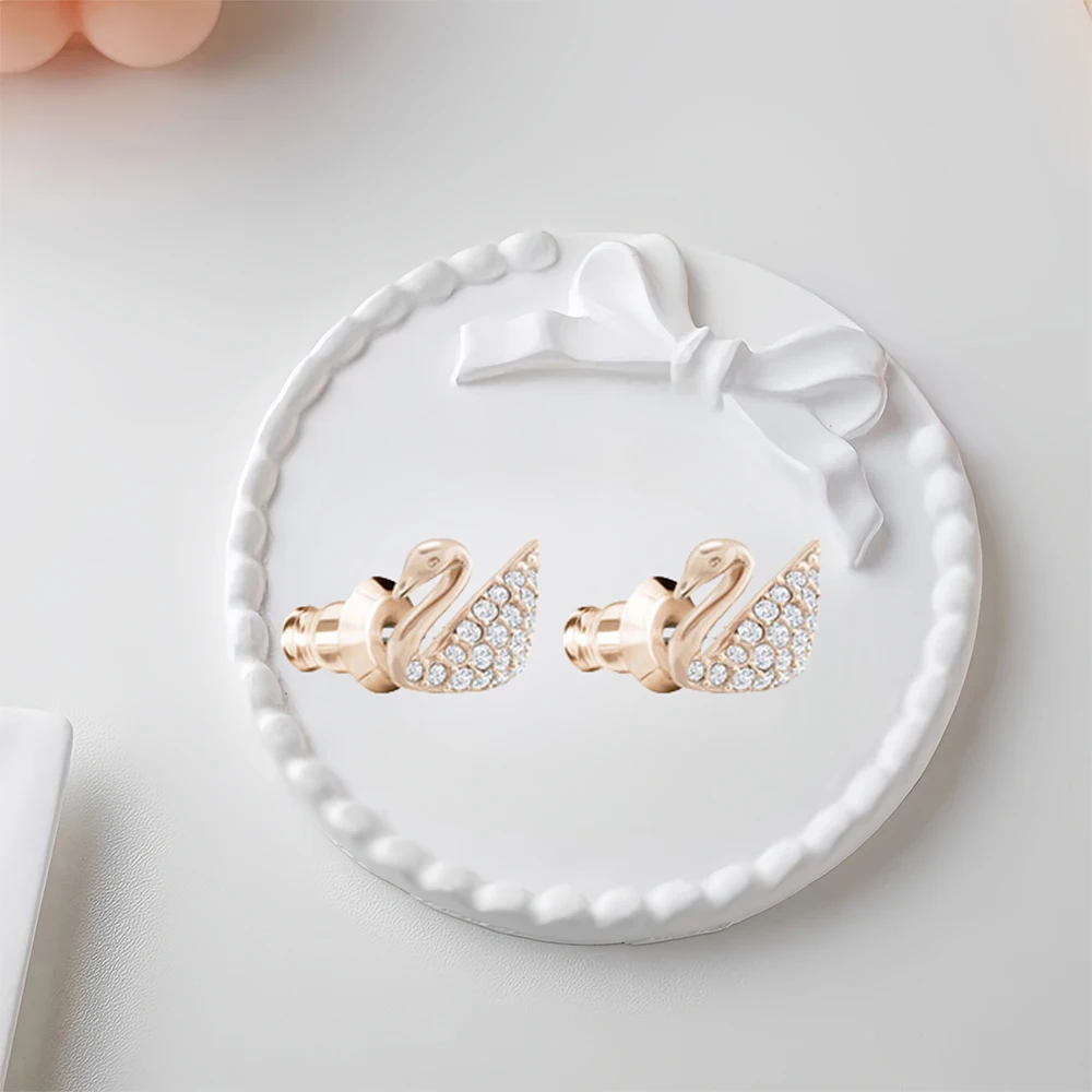 

2025 Hot Selling Brand Women's Earrings Simple, Fashionable, Luxurious Jewelry Suitable for Gifting To Friends