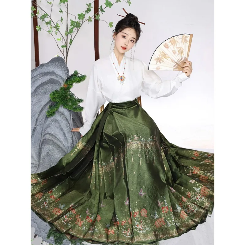 Heavy industry weaving gold imitation makeup flower horse dress, Chinese wedding bride going out clothes look thin full set