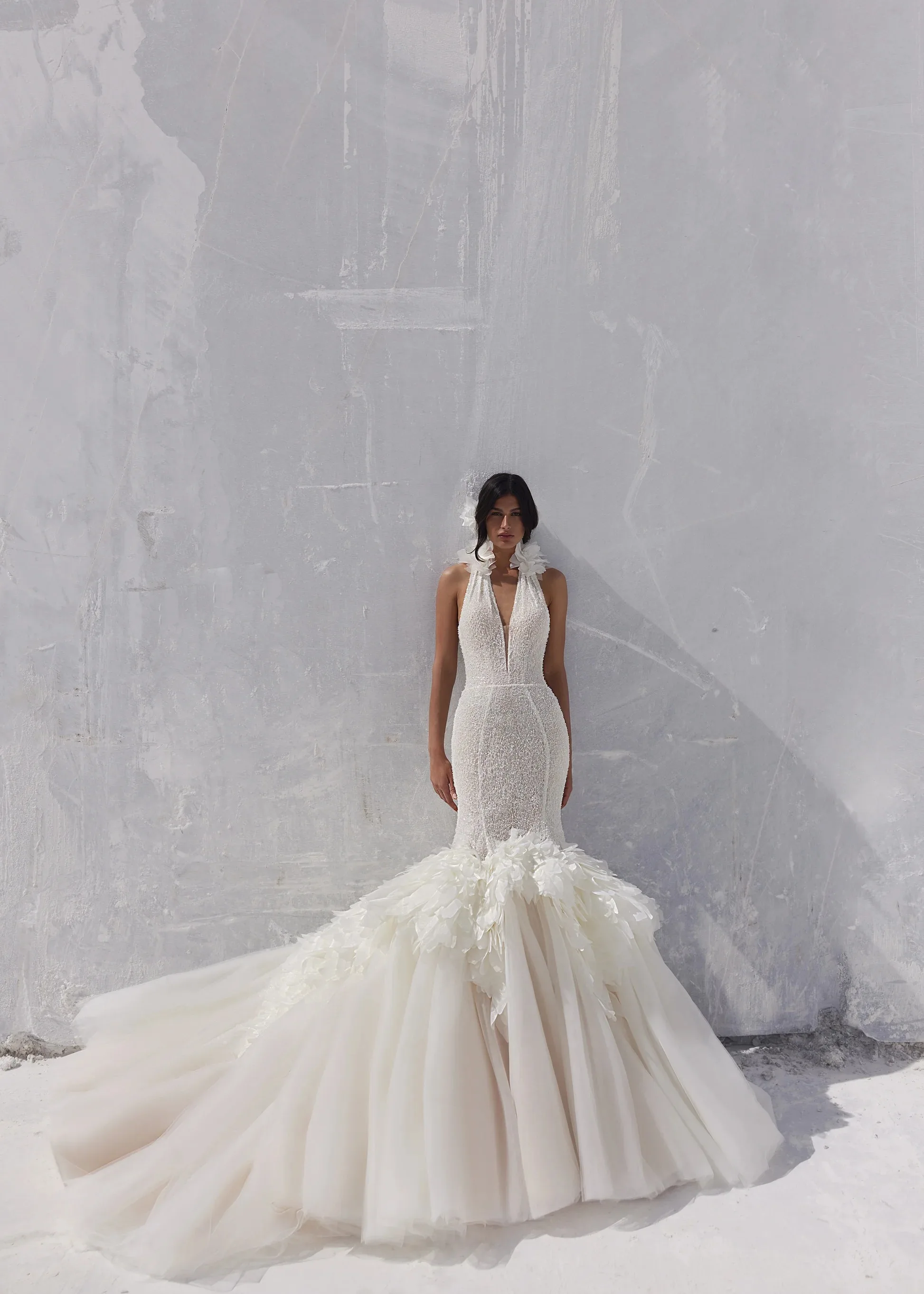 

Элегантное свадебное платье-русалка с воротником-халтер, жемчугом, 3D цветами, оборками, открытой спиной и шлейфом, индивидуальный пошив