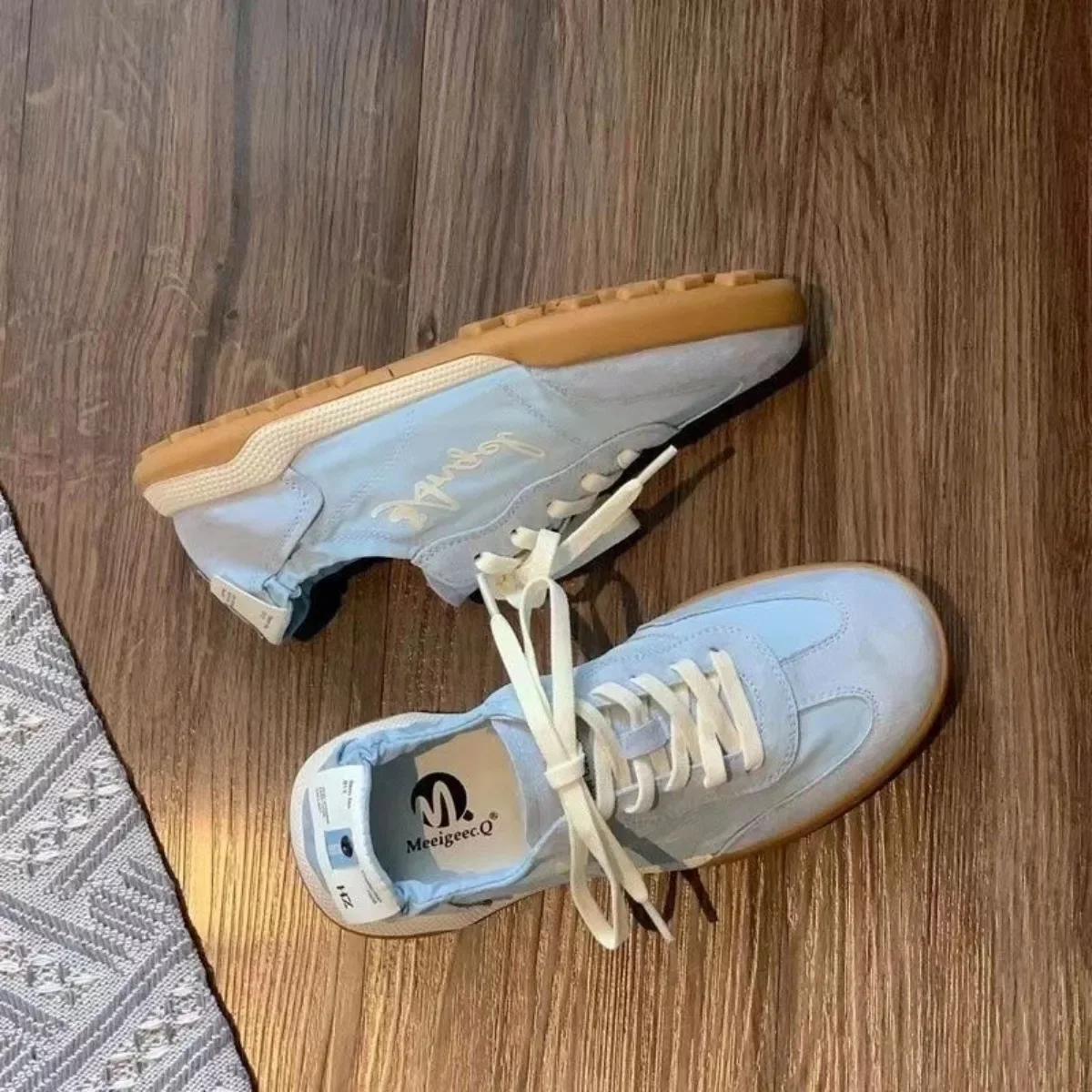 أحذية رياضية نسائية خفيفة الوزن - أحذية مريحة بدون كعب، مناسبة تمامًا للجري وغير قابلة للانزلاق والارتداء اليومي لجميع المواسم