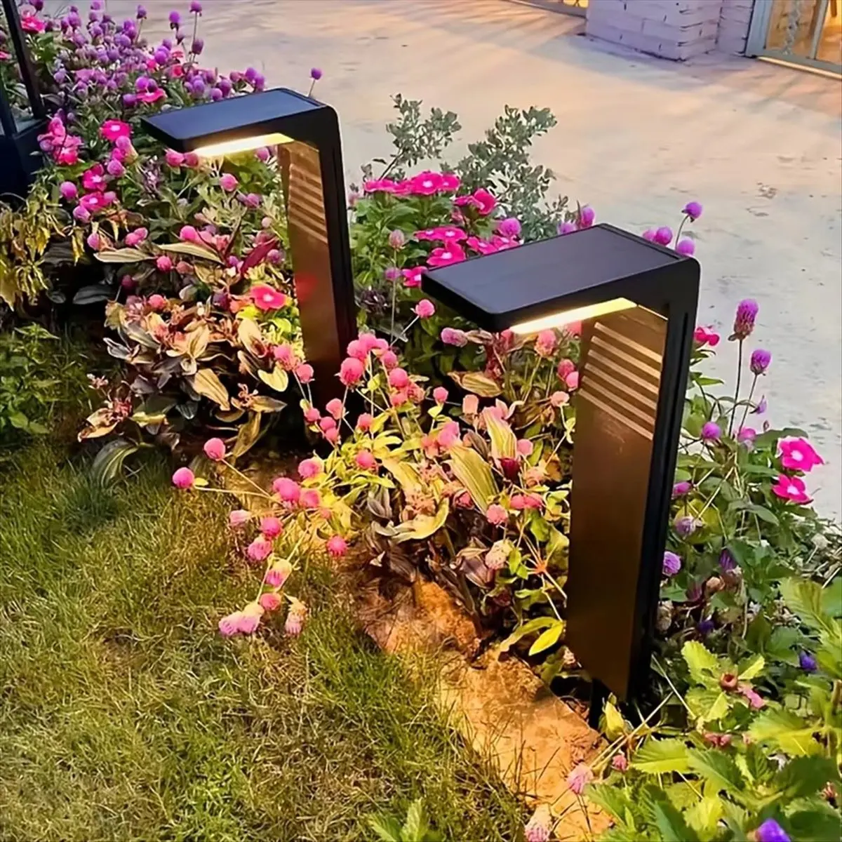 Y17A Outdoor Solar Garden Lights,Waterproof LED Lighting,Solar Powered,Eco-Friendly,Easy Installation,Ideal for Garden Decor