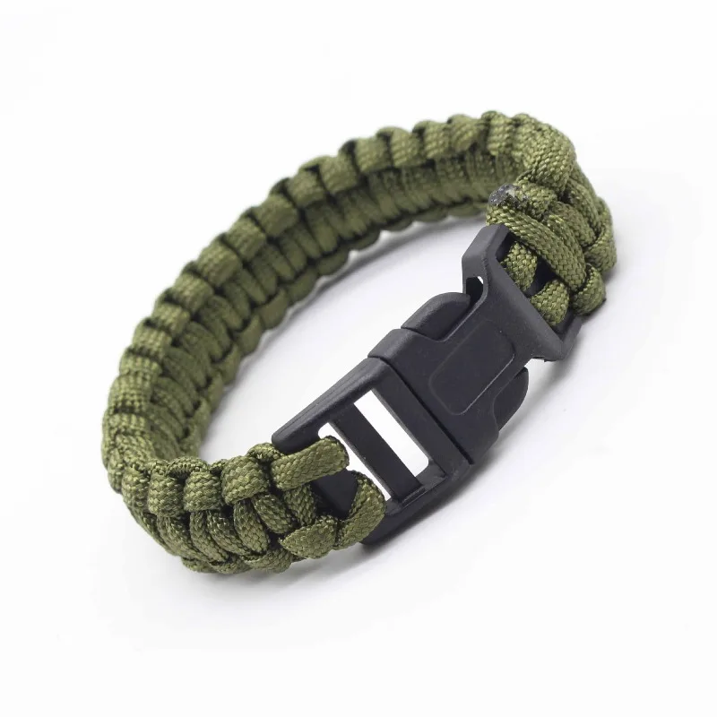 7-Strand Paracord Bracelet: Outdoor Survival - usage example