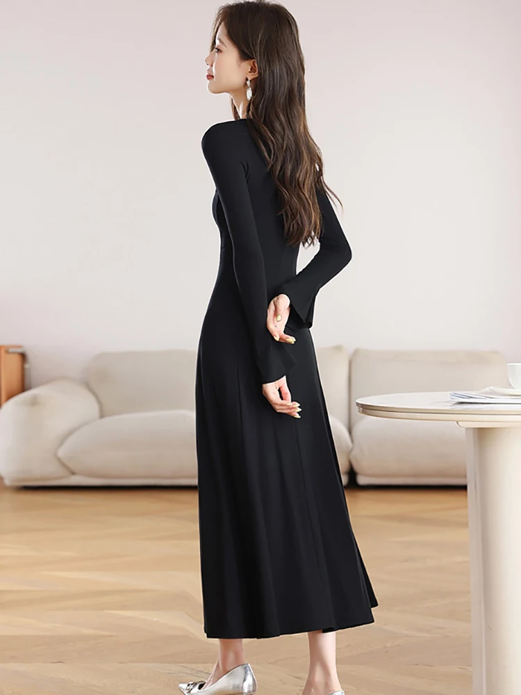 Damska koreańska sukienka w stylu vintage Hepburn na studniówkę, jesienno-zimowa, czarna, dzianinowa, z długim rękawem, dekolt w serek, elegancka sukienka bodycon długa, kolekcja 2025.