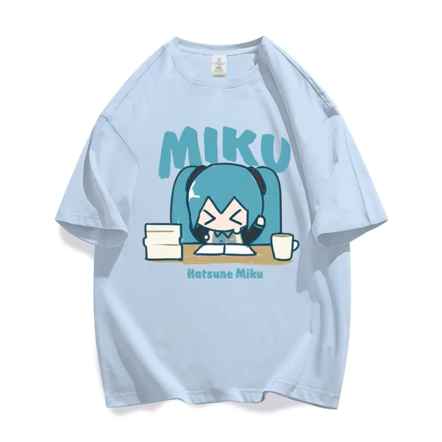 初音ミクがコラボした、未来的なデザインのMIKUラインの半袖 - Summer Clothing Online のレビューと価格