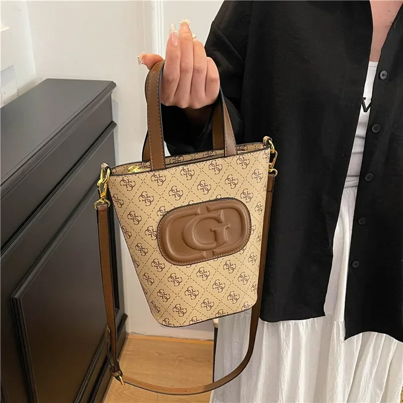 

2025 Unique Casual Fashionable Clutch Bag With Solid Color High-End Elegance For Business And Leisure Occasions