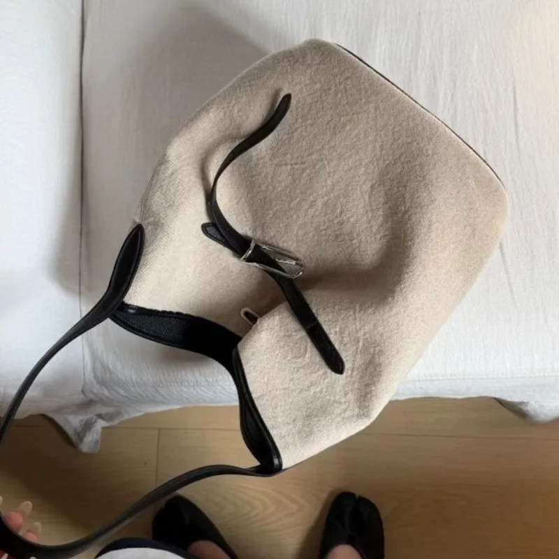 2026 Minimalist Spliced Canvas Bucket Bag Solid Beige Large Capacity Daily Commute Underarm Shoulder Handbag Fashion Casual Bag