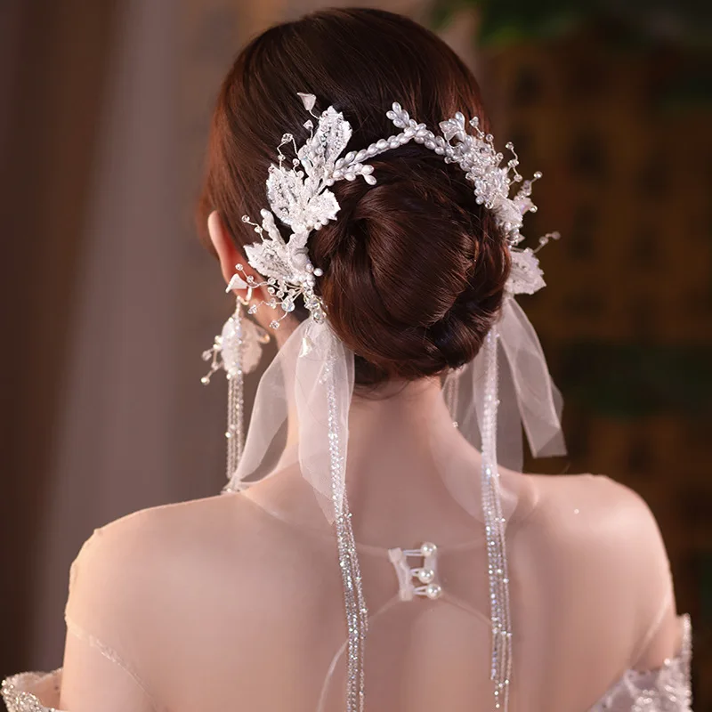 

Bride Hand-sewn Crystal Sequined White Gauze Headdress Lace Flower Tassel Hairpin Wedding