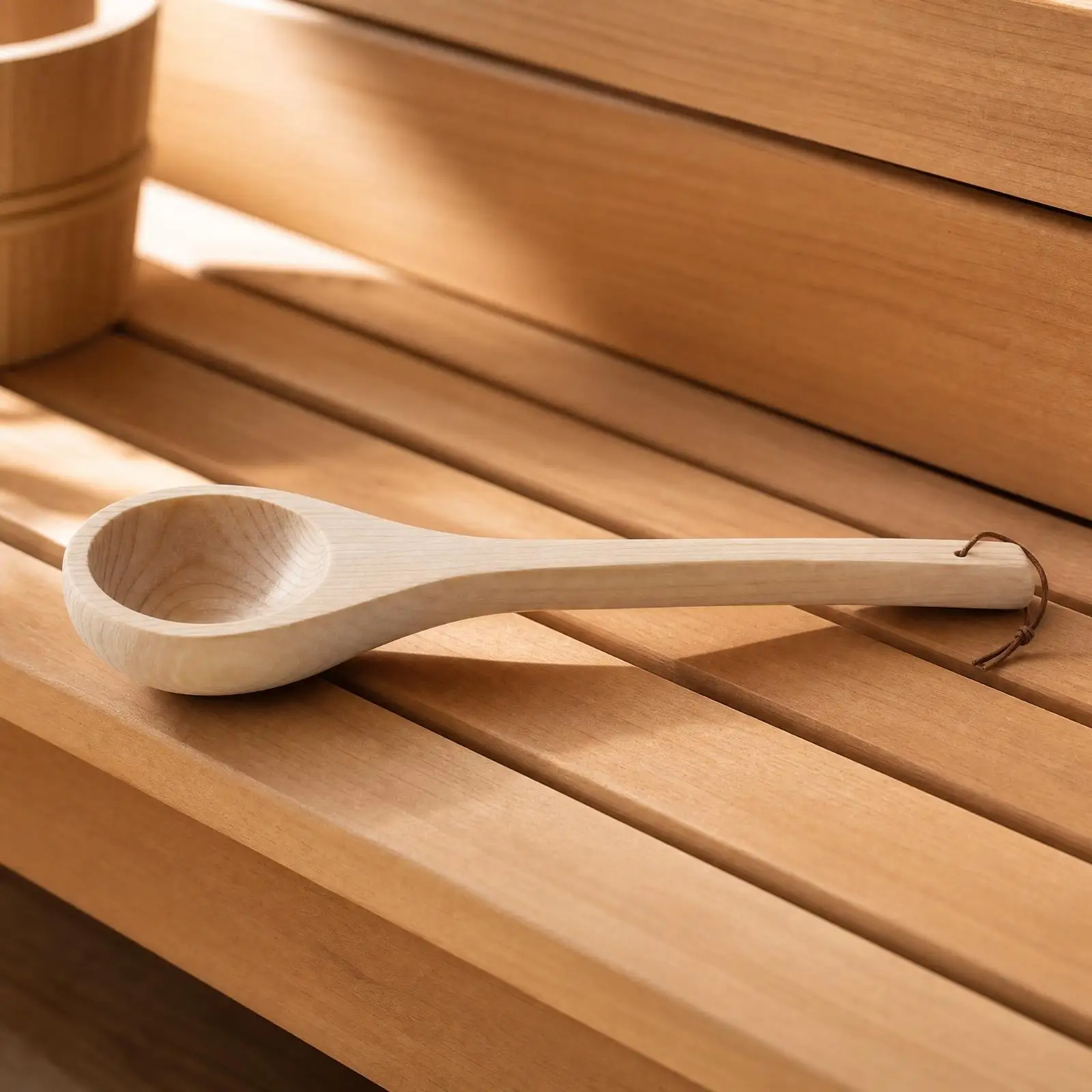 Solid Wood Sauna Scoop with Hanging Ring for Steam Room Spruce Ladle for Water Pouring Home Spa Wellness Accessory