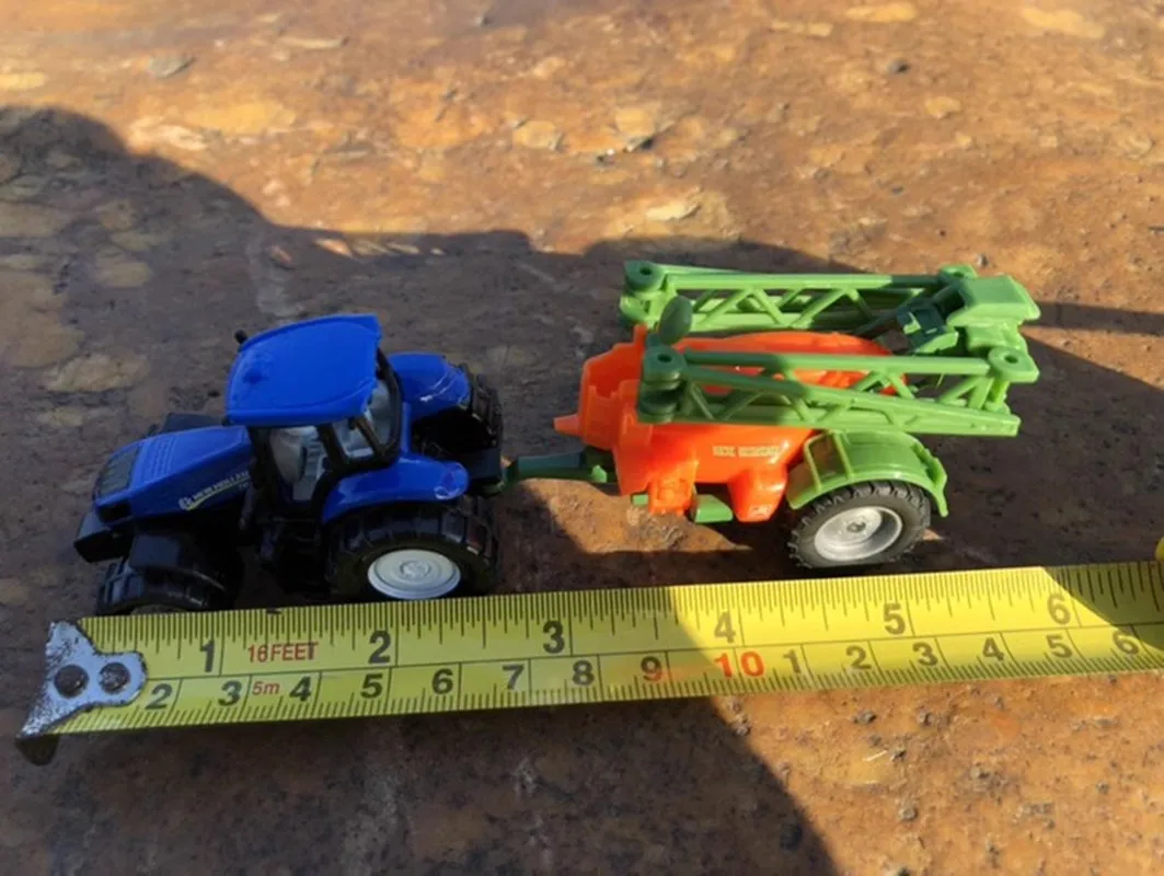 1: 87 alloy 1688 farm tractor model,farm spray car toys,original packaging children\'s gifts,wholesale