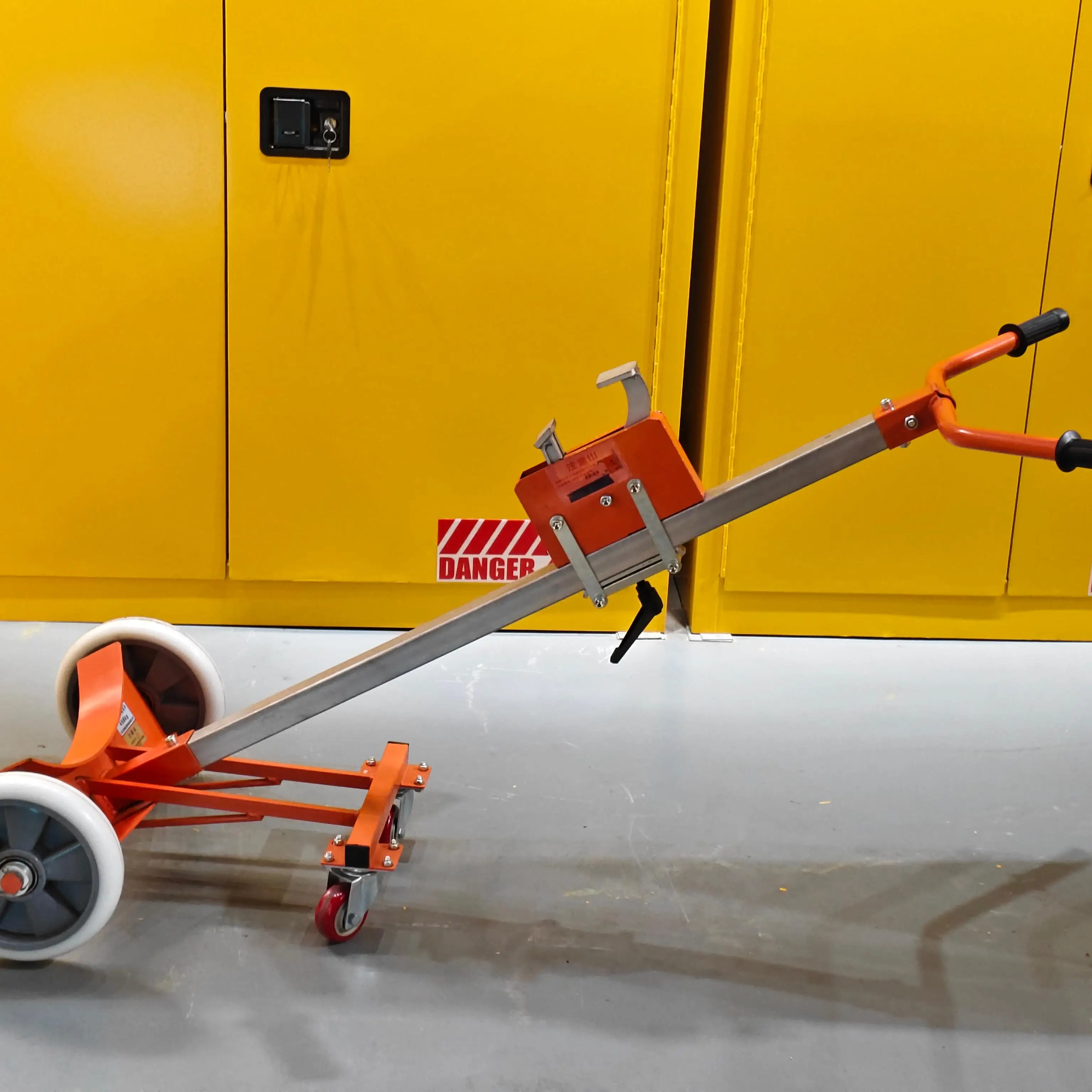 

SAI-U Барабанный шкаф Аксессуары для тележки с масляным барабаном поддерживающий безопасный шкаф 55G/110G/115G SC0008