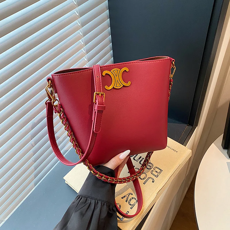 2025 جديد! حقيبة دلو فاخرة من جلد البقر - حقيبة كتف مائلة محمولة بتصميم إبزيم أنيق