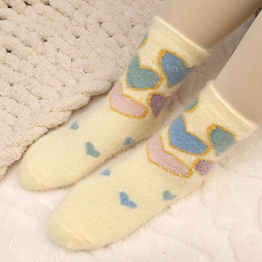 5Pairs Cartoon Flauschigen Plüsch Socke Medium Rohr Socken Frauen Nette Schmetterling Weiße Wolke Plüsch Nerz Plüsch Herbst Winter Boden socken