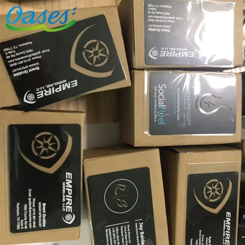 بطاقة ائتمان معدنية منقوشة بالليزر أنيقة وبأسعار معقولة وبطاقة ائتمان معدنية ذات خصم أسود مع تقنية رقاقة متكاملة