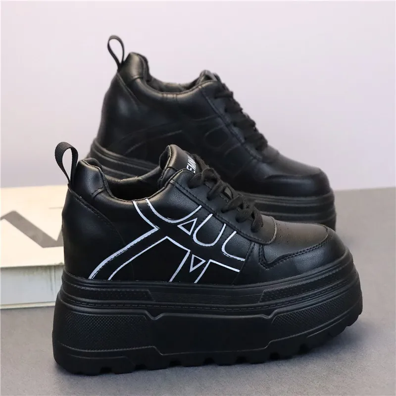 حذاء رياضي أبيض بكعب مخفي بنعل سميك 12 سم للنساء - حذاء رياضي مريح بمقدمة مستديرة، حذاء نسائي صغير للخريف/الشتاء