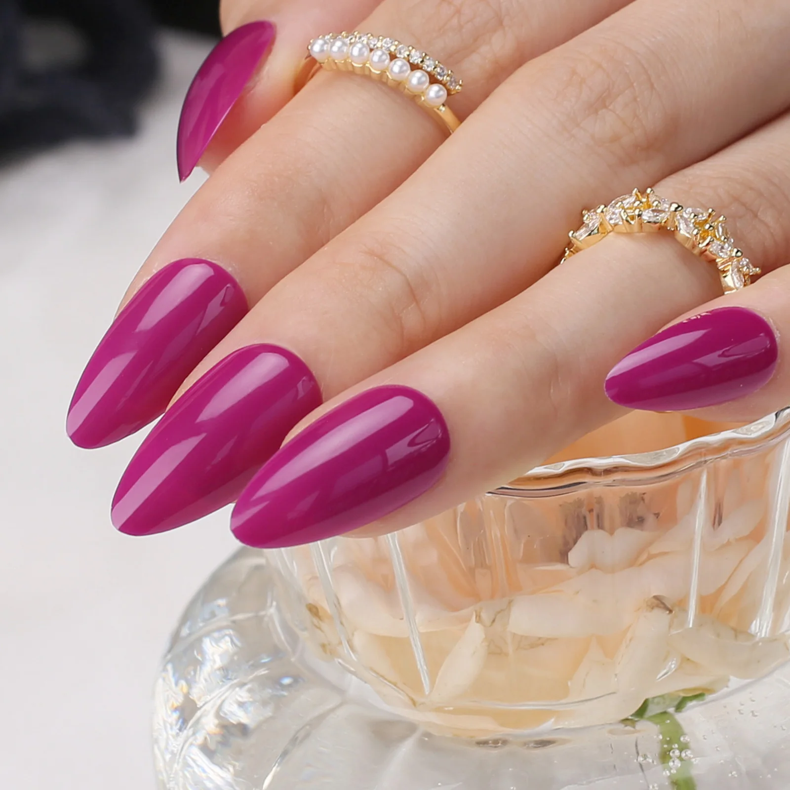 Bright purple glossy False nails shiny stiletto Almond Fake nails Hot purple Press on nails girl decorating nails