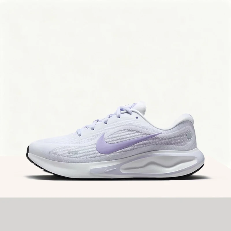 Nike Journey Run: Vielseitige, atmungsaktive Trainings- und Freizeit-Low-Top-Laufschuhe für Damen in Weiß und Lila FJ7765-113