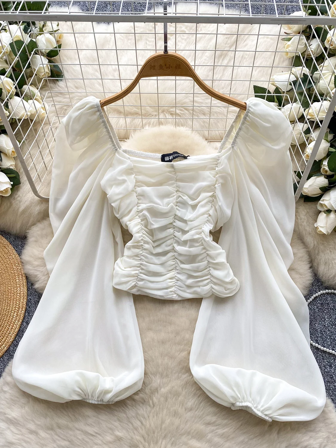 

French Retro Style One Shoulder Puff Sleeve Shirt for Women Pleated Slim Fit Chic Top