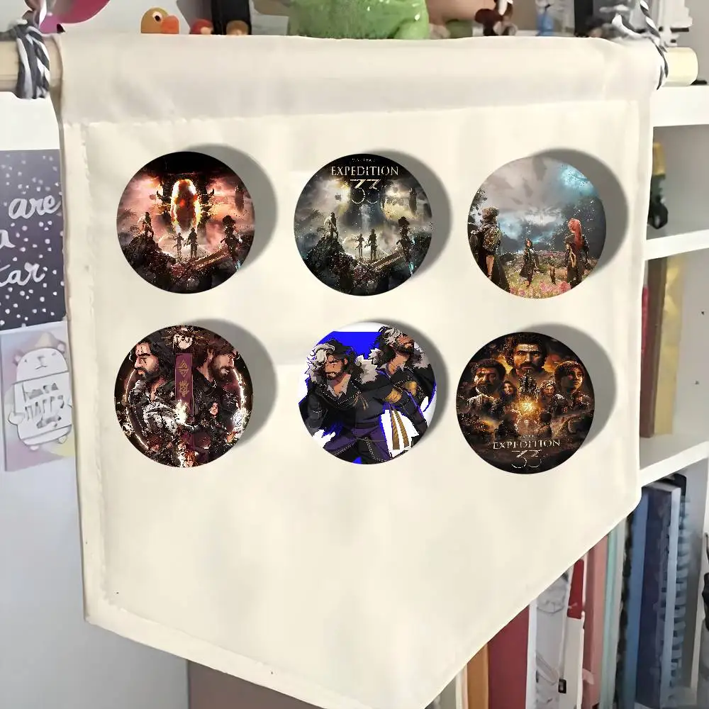 C-Clair O-Obscur E-Expedition 33 شارات الإبداعية صفيح لينة زر دبابيس الحيوان أيقونة بروش التلبيب على ظهره شارة الملحقات #5