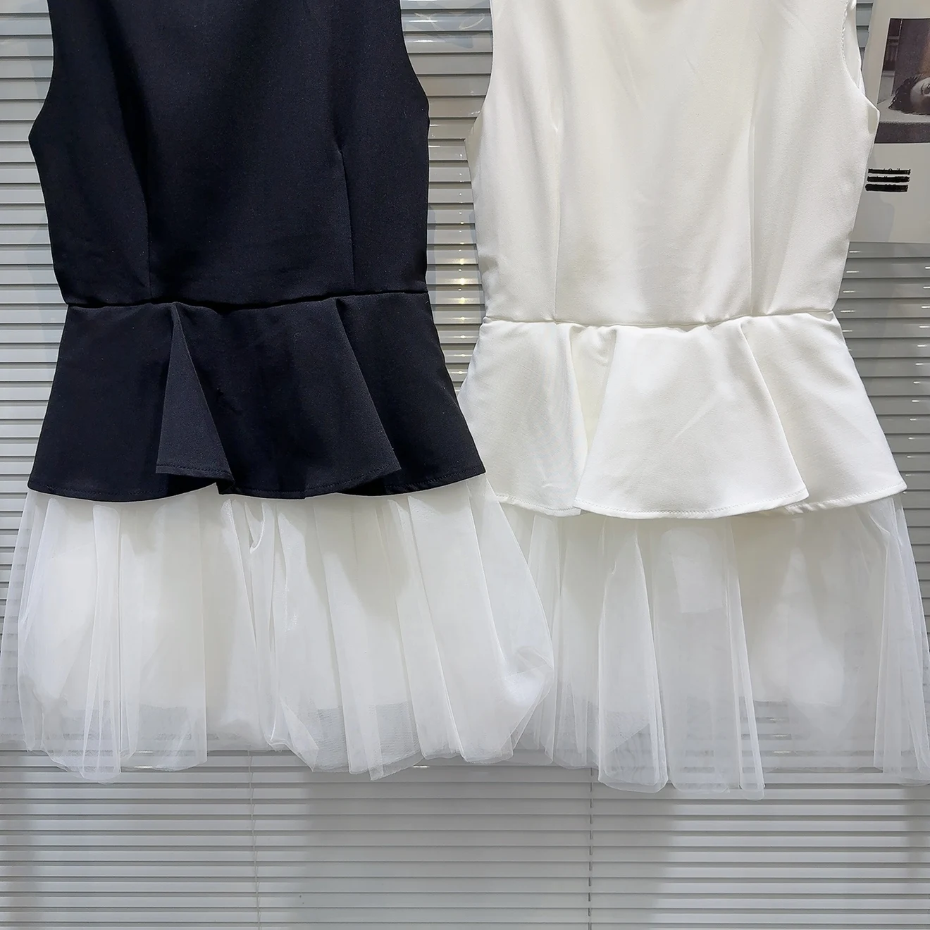 Słodka sukienka w stylu socjality z siateczkowymi wstawkami, bufiaste rękawy, okrągły dekolt, bez rękawów, wysoki stan, linia A, prosta, elegancka, krótka sukienka damska.