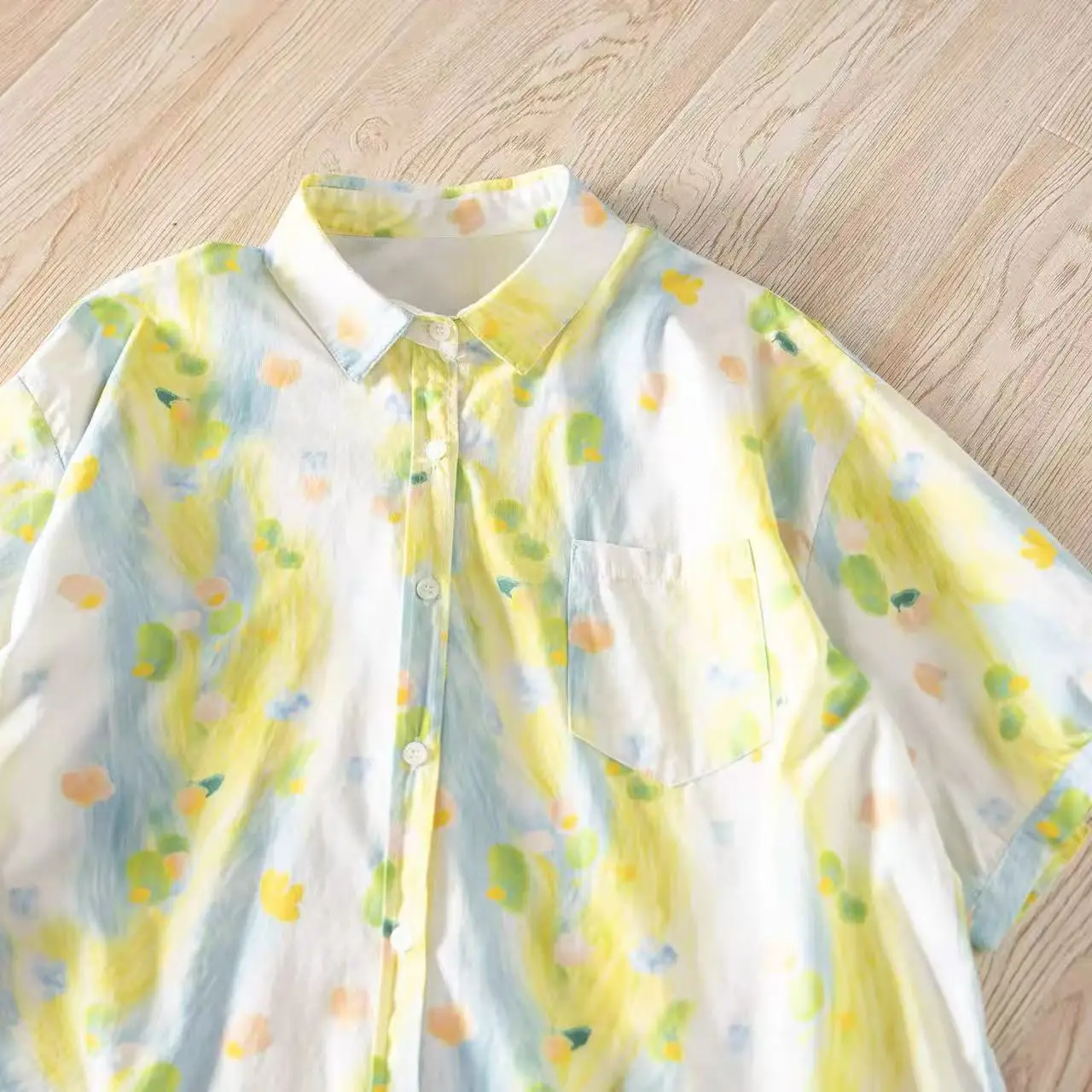 

2026 Harajuku Fashion Watercolor Print Shirt Short Sleeve Button Down Blouse Tie Dye Style Top for Daily Wear Vacation Beach