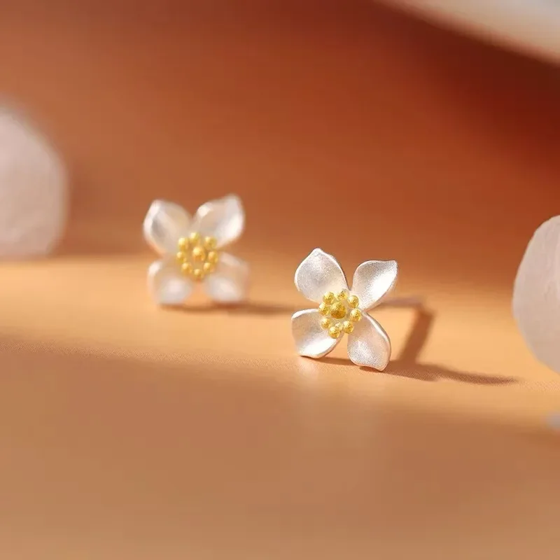 Sweet White Flower Earrings Frosted Petals With Golden Stamen Center Charm Trendy Jewelry Gifts For Women Daily Party Wear