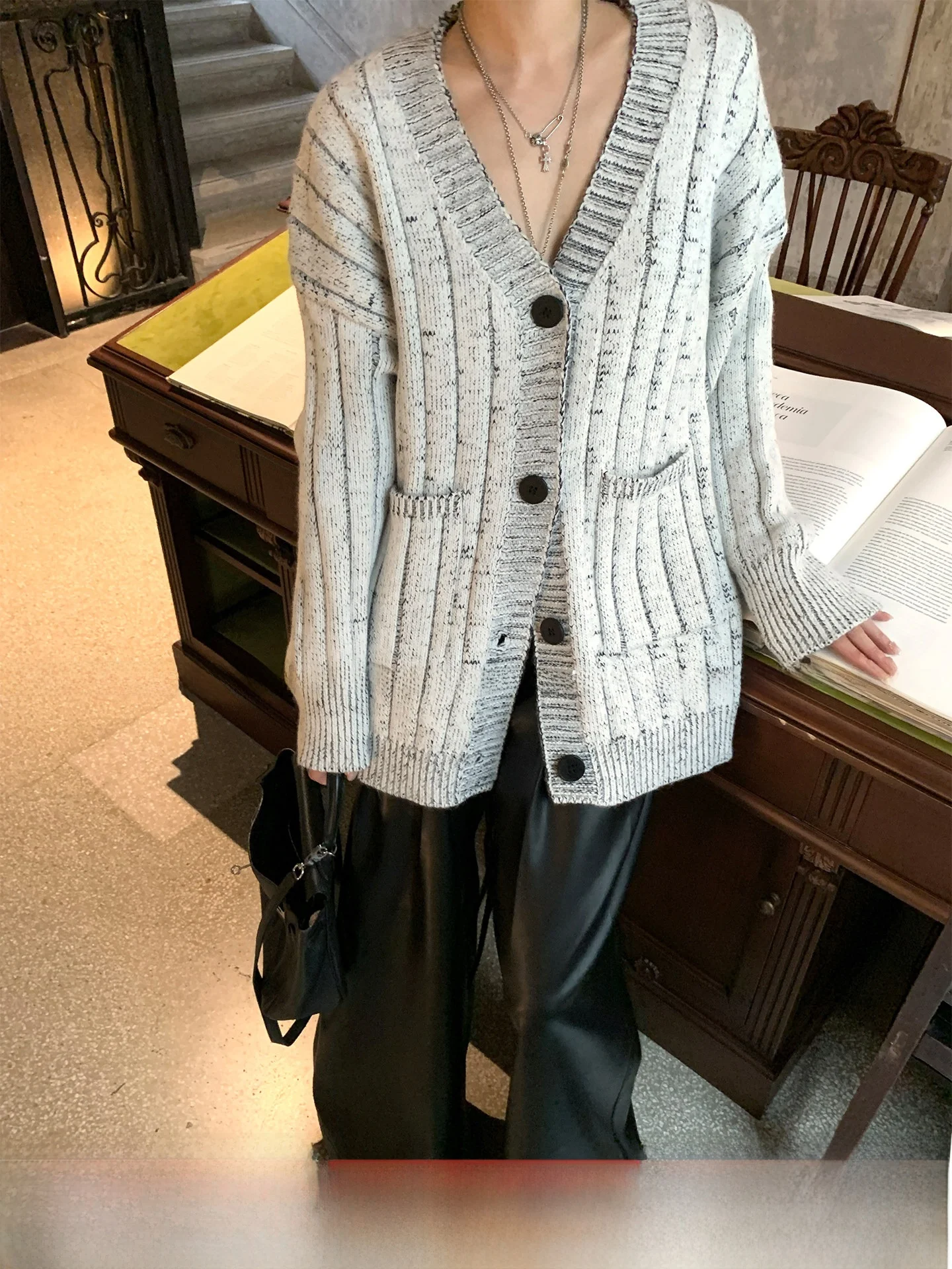 

Свитер-кардиган GV Big Brother Star Point с V-образным вырезом, в вертикальную полоску, свободного кроя, разноцветный, осенний, женский, новый, теплый, с эффектом согревания