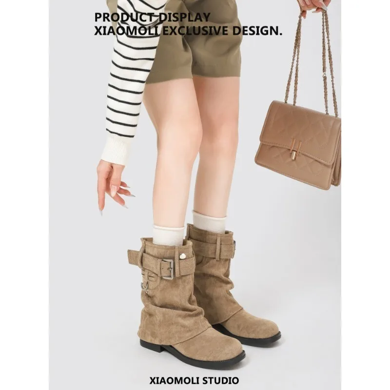 Women's Round-toed Short Boots with Thick Boot Shafts, Providing A Slimming Effect. Fall Style Chunky Boots, Model Year 2026.