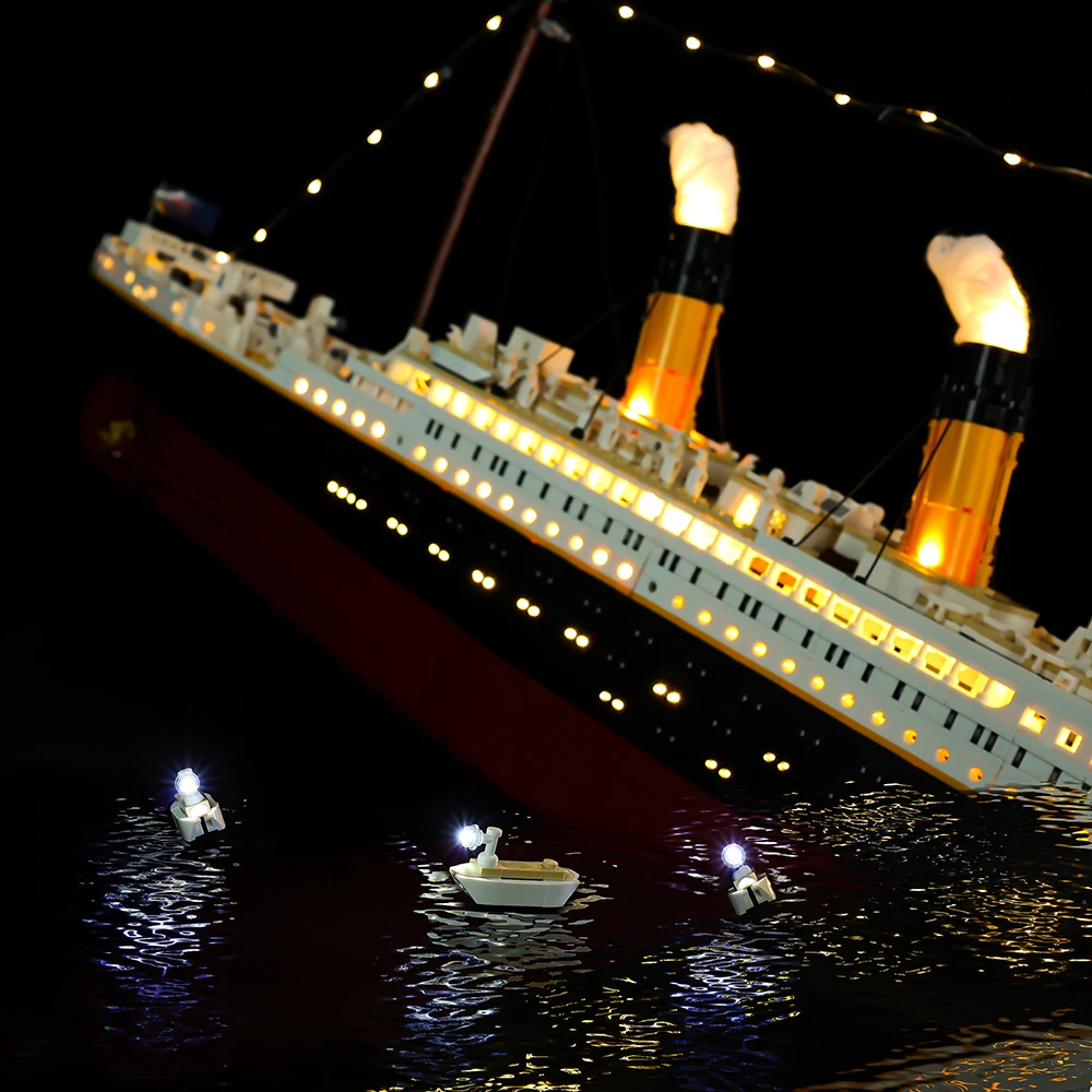 1881 82996 99023 9090Pcs Movie Titanic Large Cruise Boat Ship Model Building Blocks Bricks Diy Toys Children Boys Gifts 10294