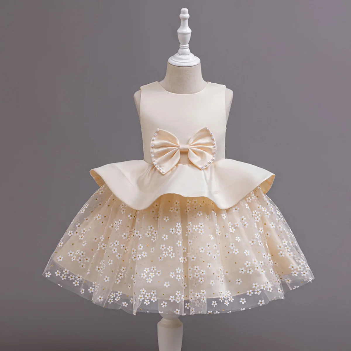 

Summer New European and American Style Girls' Polka Dot Princess Skirt with Butterfly Knot Mesh Dress