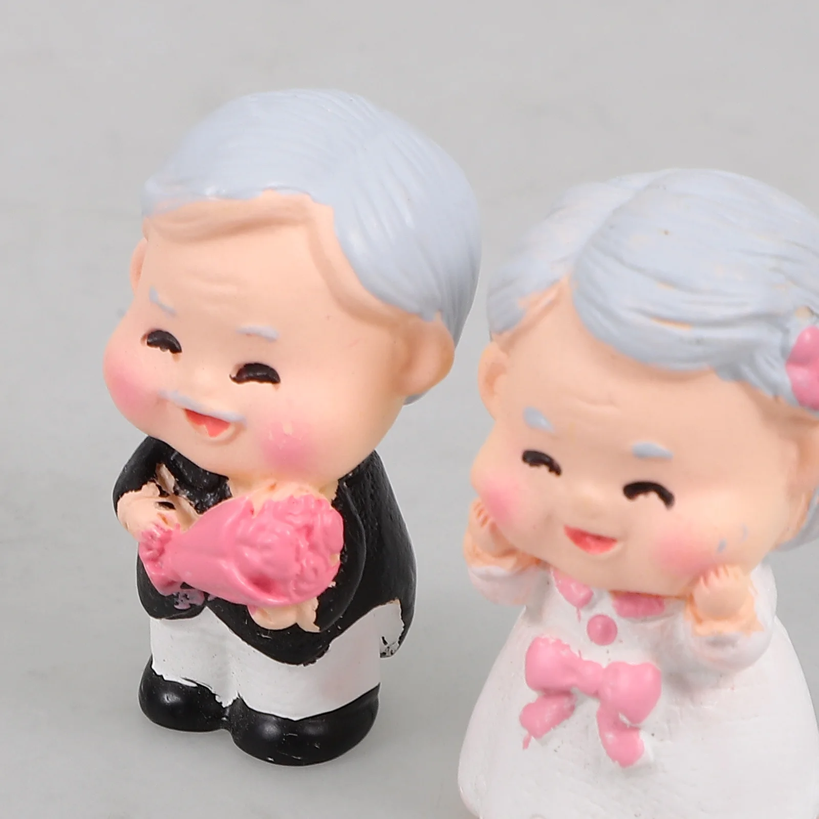 

1Set Wedding Couple Adorn Resin Cake Decoration Romantic Wedding Party Ornament Creative Couple Shape Home Car