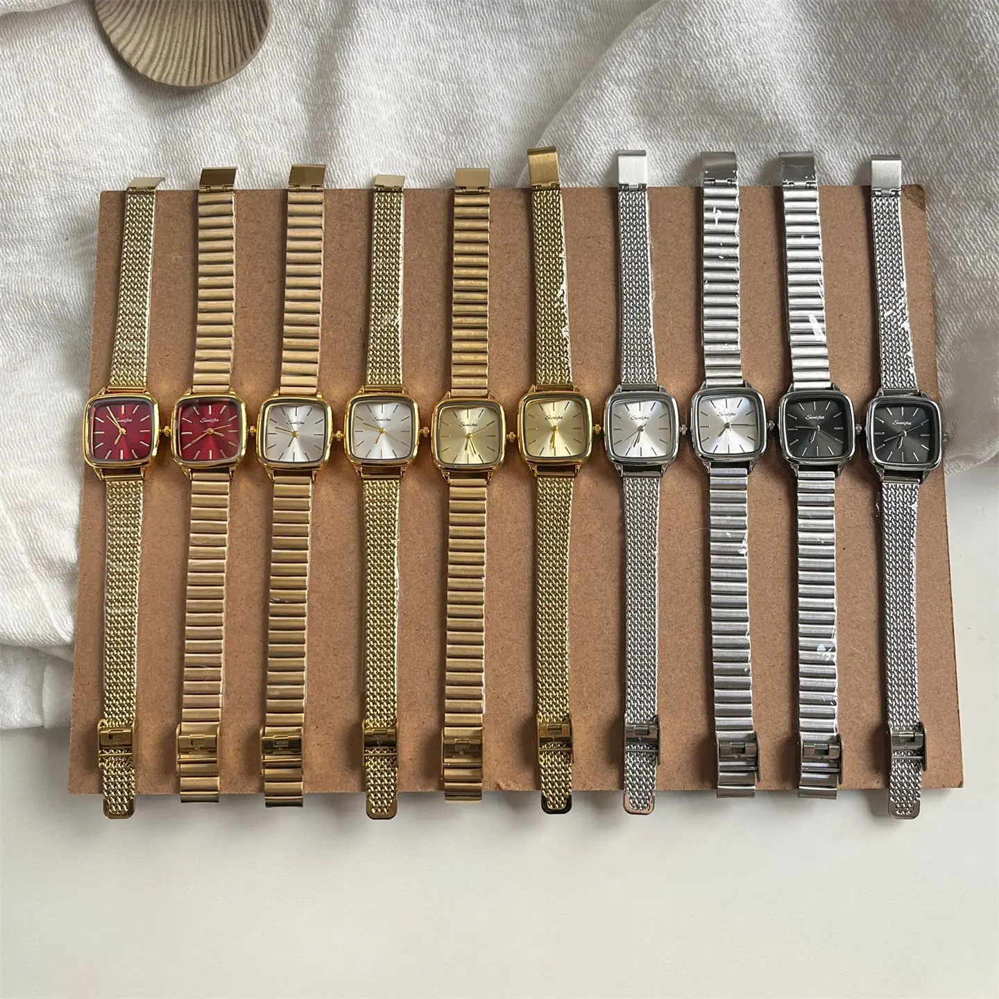 ساعة كوارتز كلاسيكية للنساء، أنيقة وفاخرة، مينا مربعة صغيرة، ساعة يد نسائية رائعة، اختيار راقي.